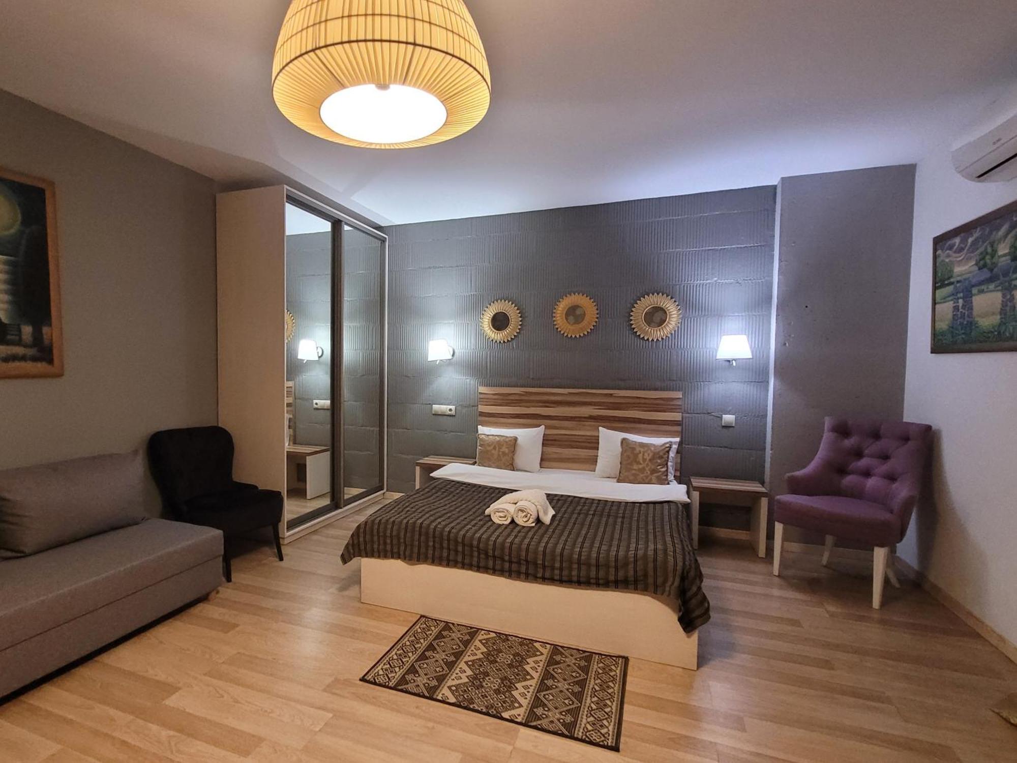 Mini Hotel On Demiivska Kyiv Exterior photo